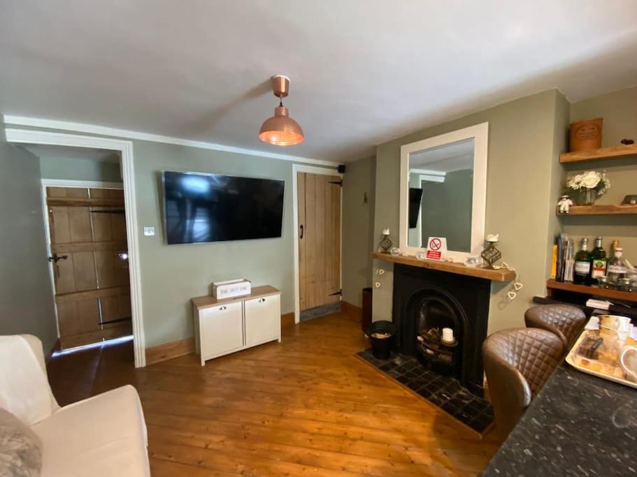 Outskirts Of Ulverston, Entire Cottage - Sleeps 4 Exterior photo